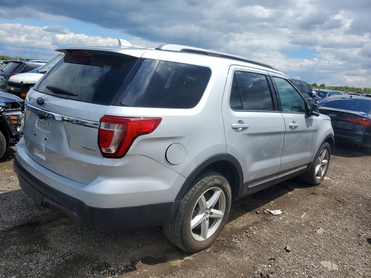 2017 Ford Explorer Xlt - Фото 3