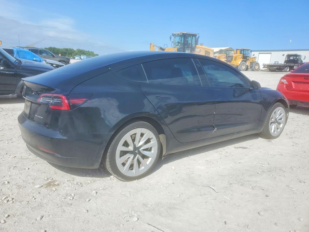 2022 Tesla Model 3 - Фото 3