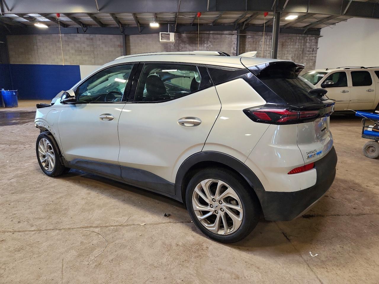 2023 Chevrolet Bolt Euv Lt - Image 2