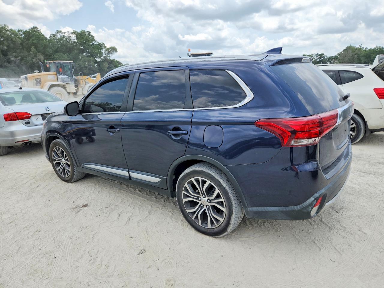 2018 Mitsubishi Outlander Se - Image 2