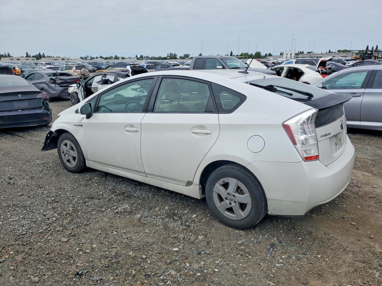 2010 Toyota Prius Iv - Фото 2