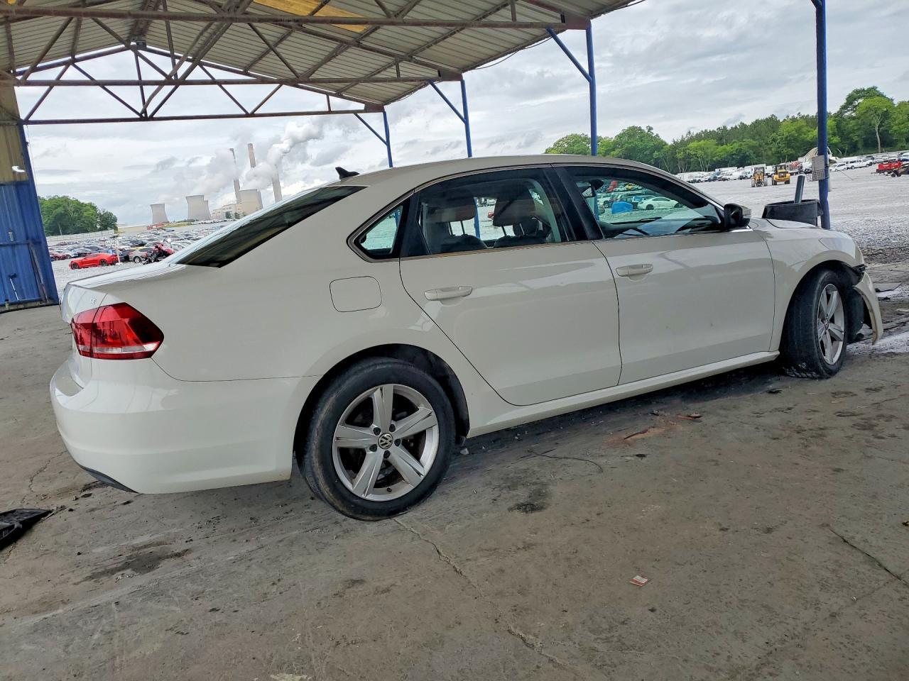 2013 Volkswagen Passat Se - Image 3