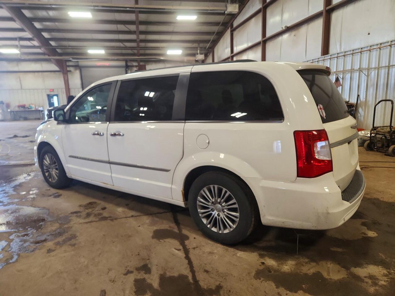2013 Chrysler Town & Country Touring L - Image 2