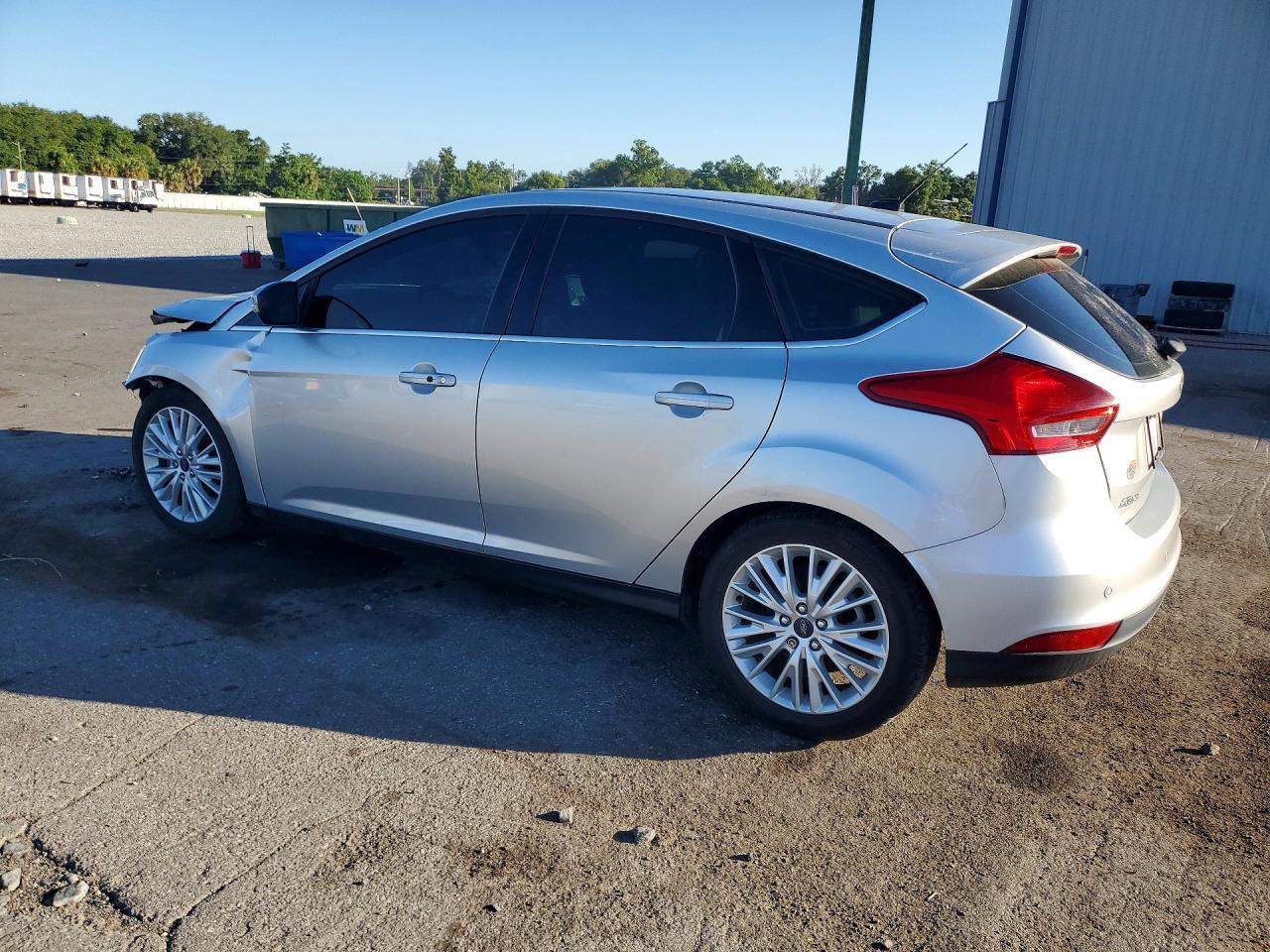 2017 Ford Focus Titanium - Фото 2