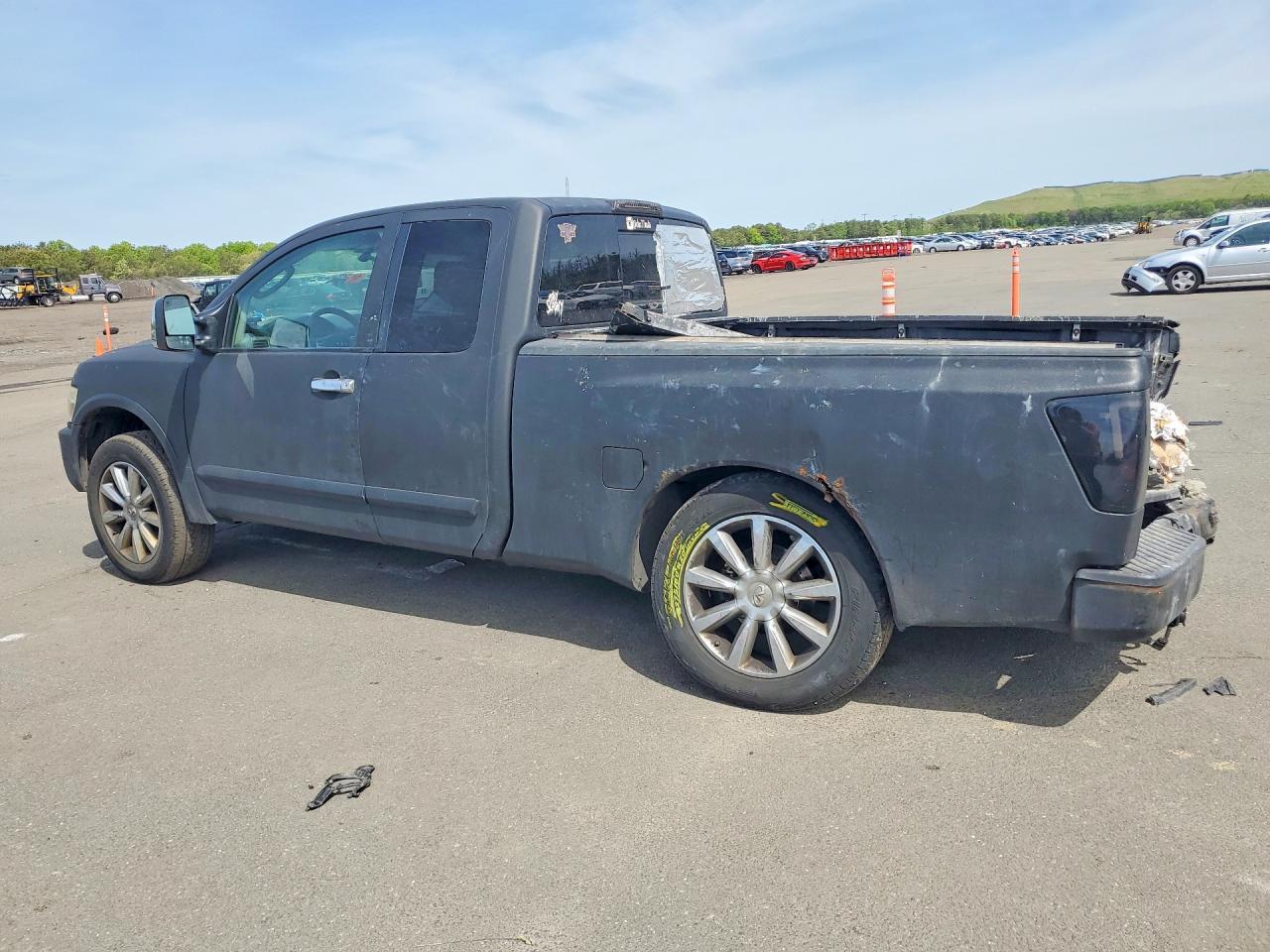 2004 Nissan Titan Xe - Фото 2
