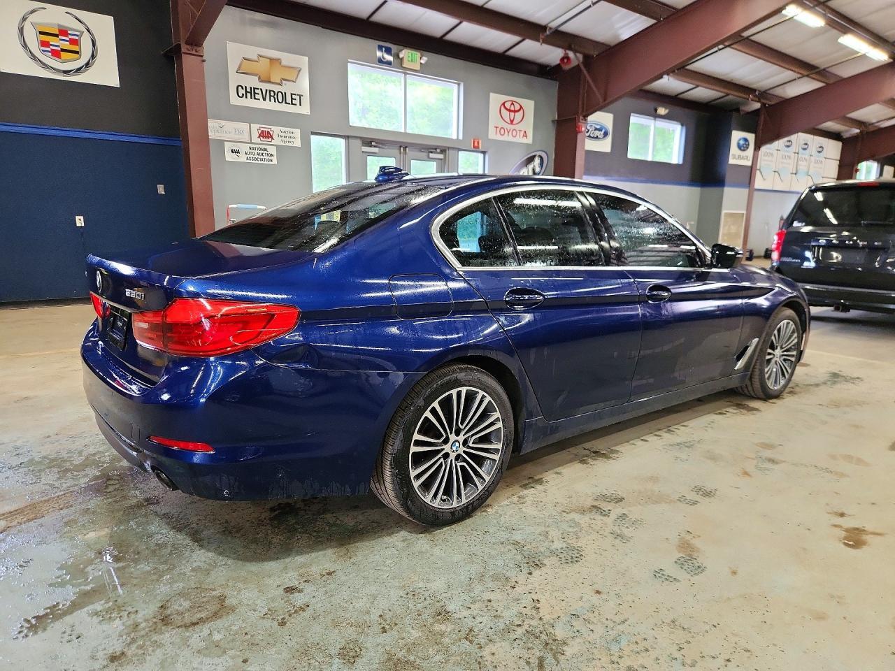2020 BMW 530 Xi - Image 3