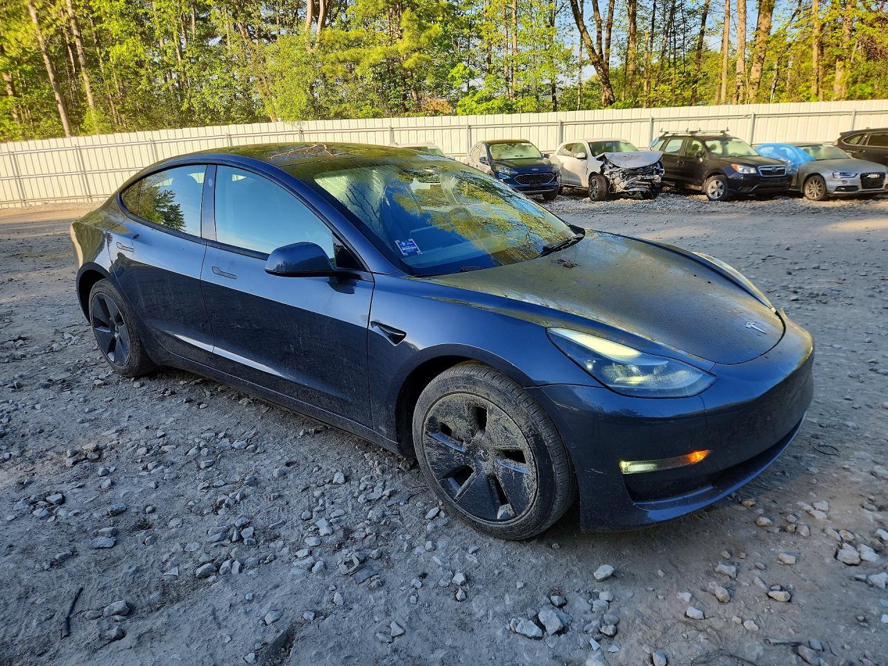 2022 Tesla Model 3 - Image 4