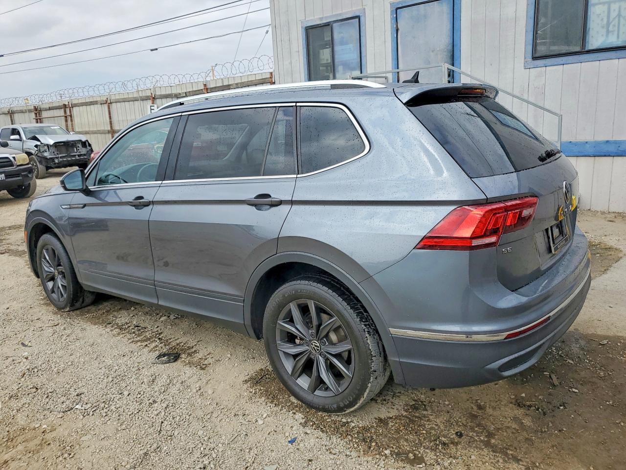 2022 Volkswagen Tiguan Se - Фото 2