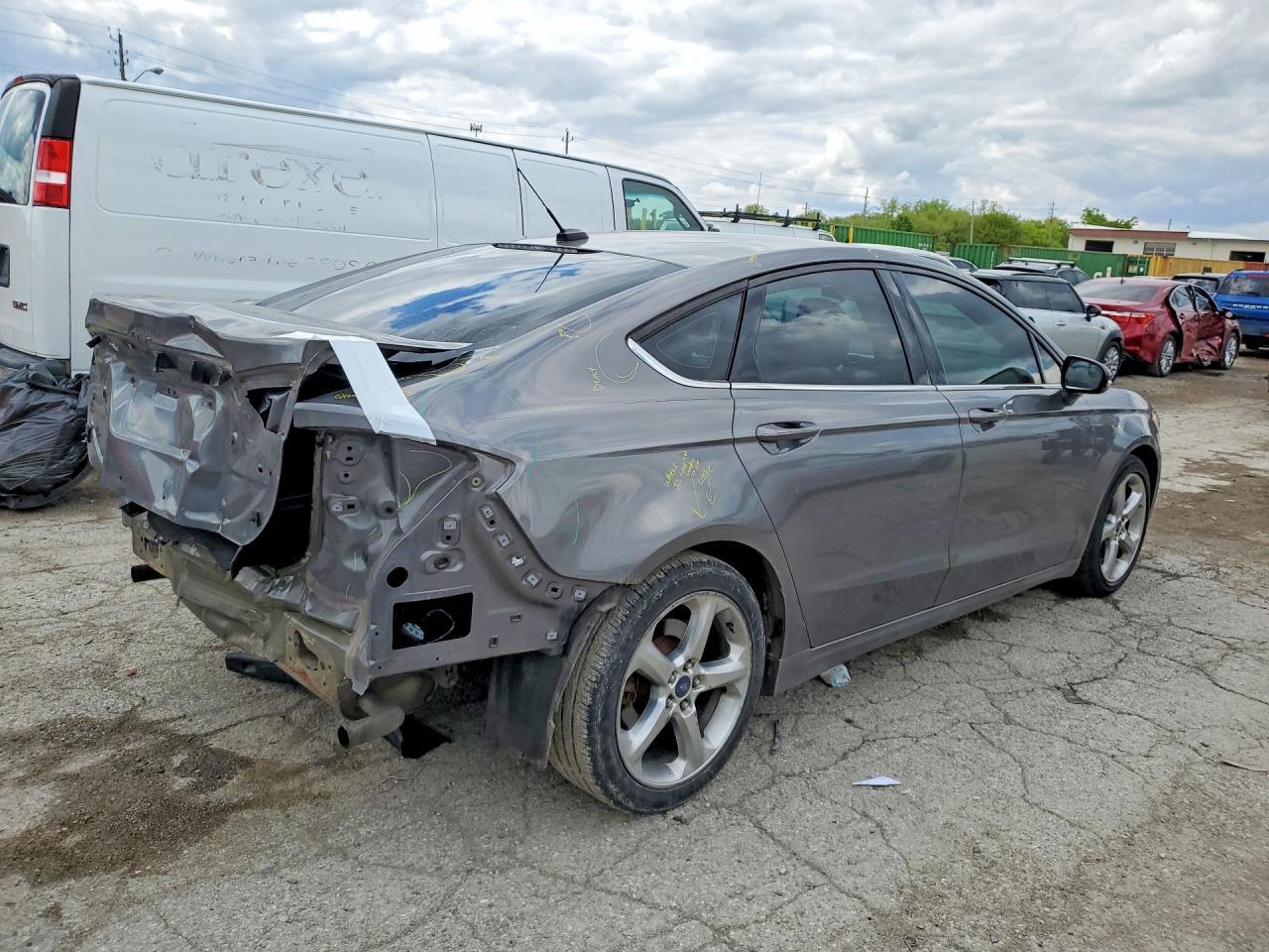 2013 Ford Fusion 4D Se - Image 3