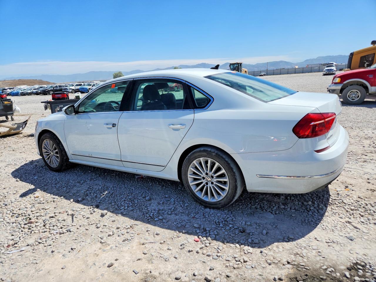 2016 Volkswagen Passat Se - Image 2