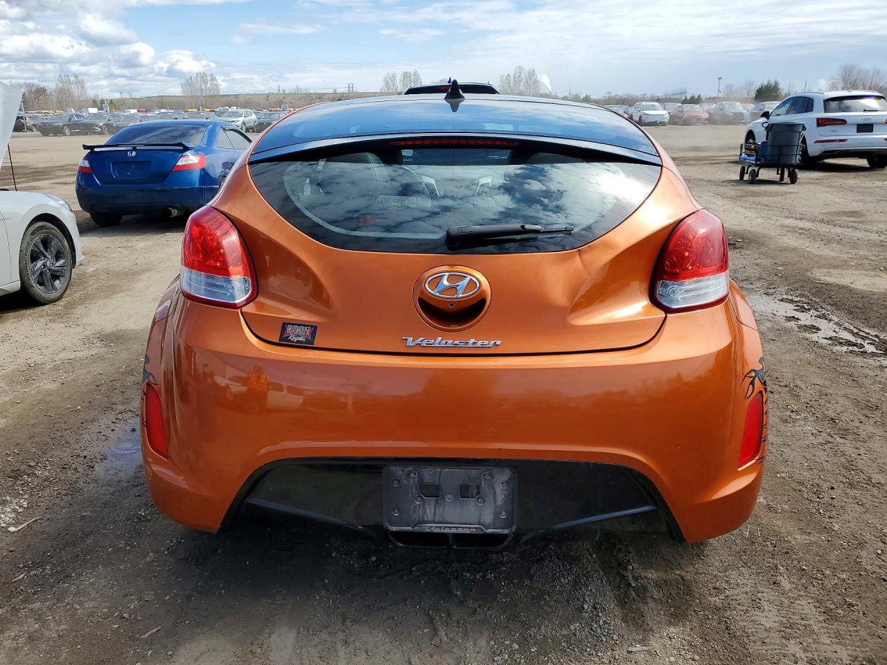 2012 Hyundai Veloster Base - Image 6