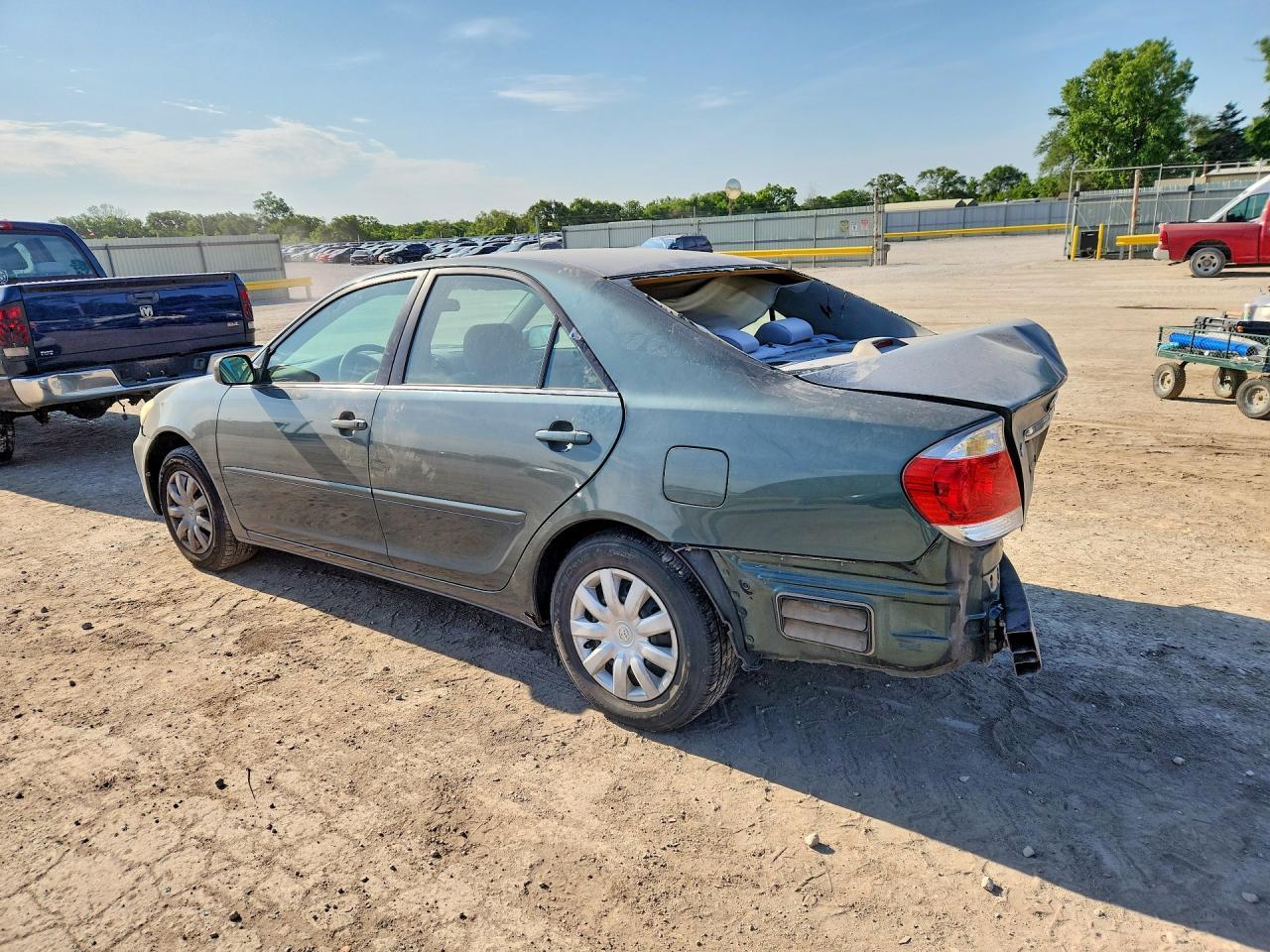 2005 Toyota Camry Le - Фото 2