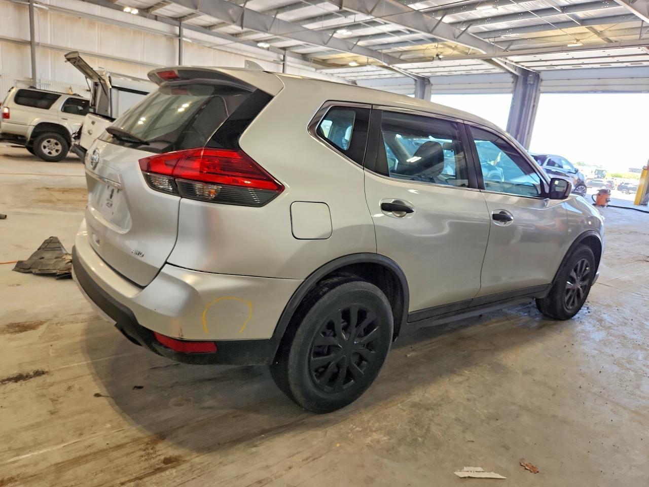 2017 Nissan Rogue S - Фото 3