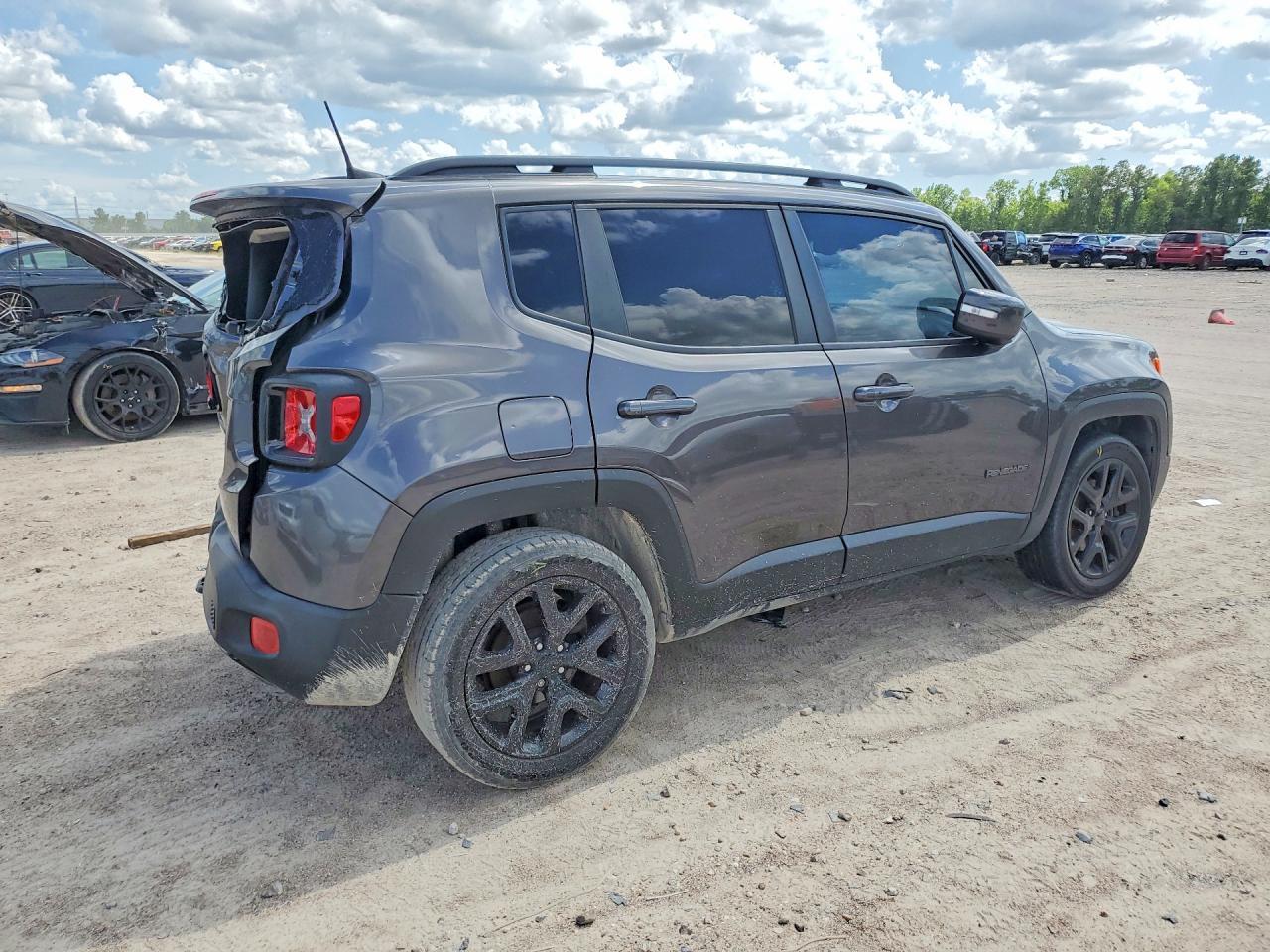 2018 Jeep Renegade Latitude - Фото 3
