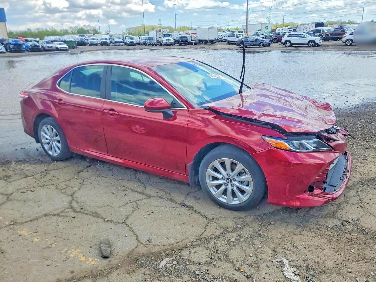 2018 Toyota Camry Le - Image 4