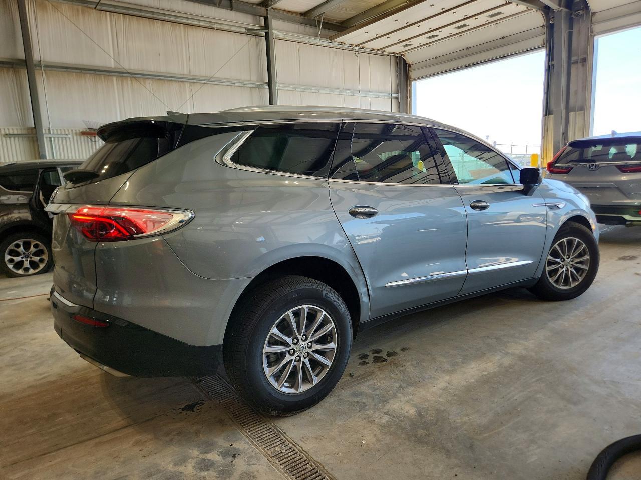 2023 Buick Enclave Essence - Image 3
