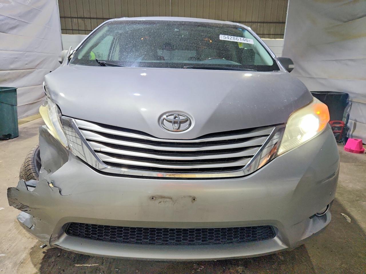 2013 Toyota Sienna Limited 7-Passenger - Image 5