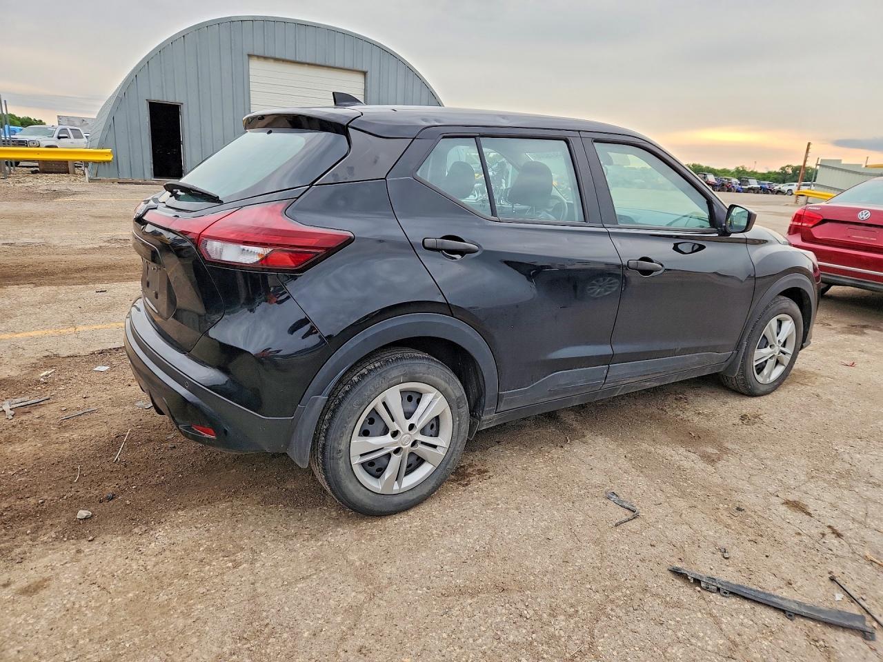 2023 Nissan Kicks S - Фото 3