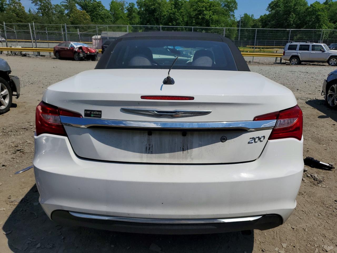2013 Chrysler 200 Touring - Image 6
