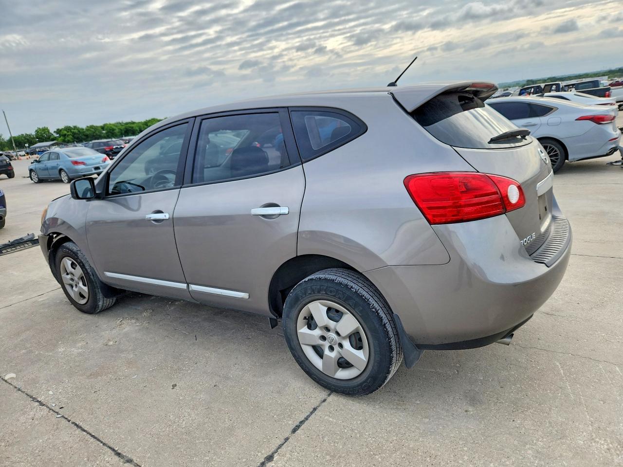 2013 Nissan Rogue S - Image 2