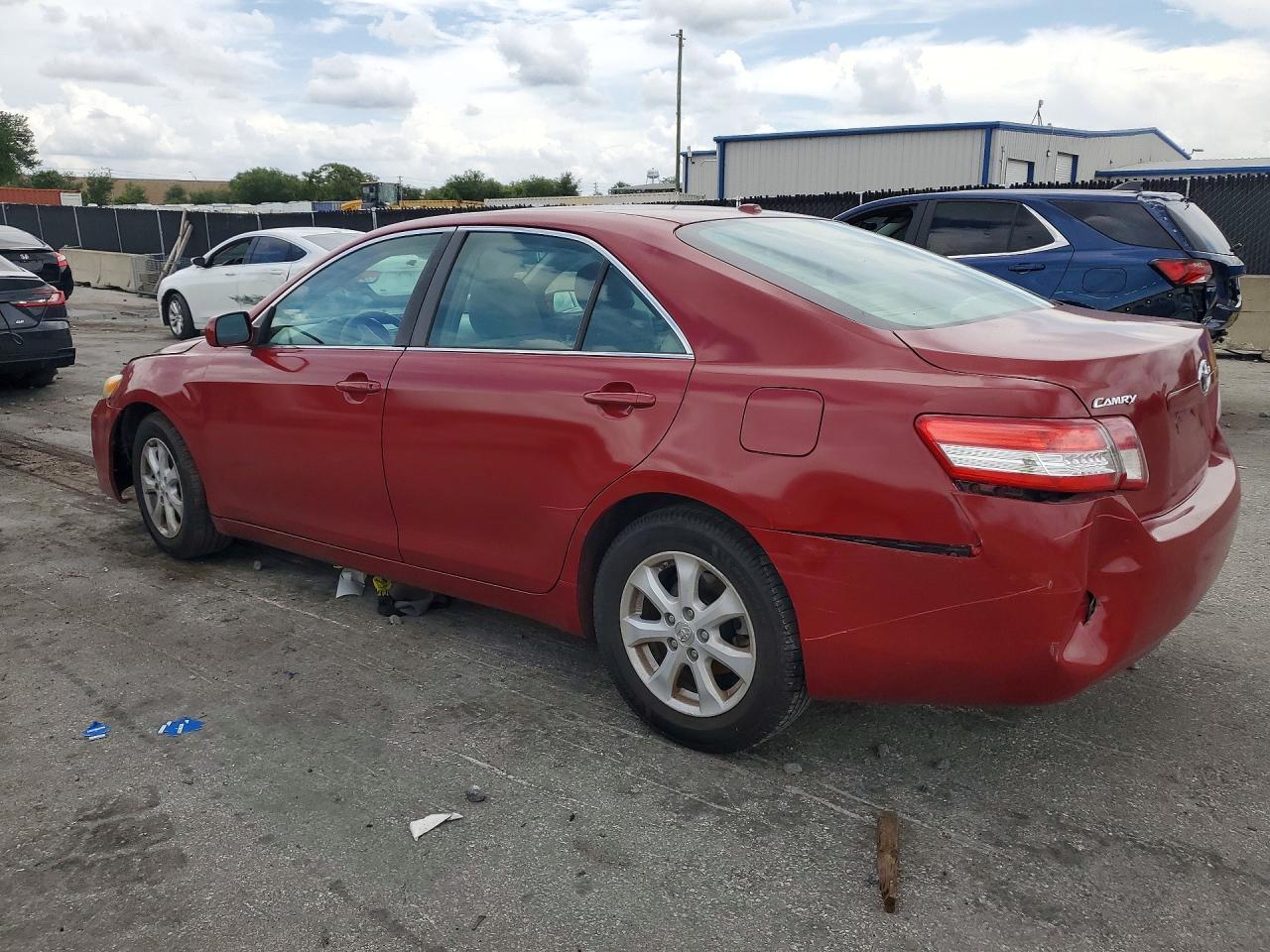 2011 Toyota Camry Base - Фото 2