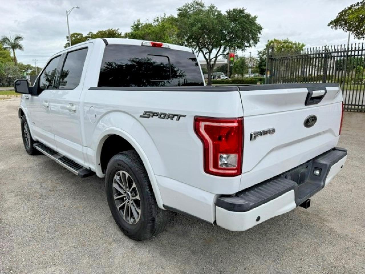 2016 Ford F150 Supercrew - Фото 2