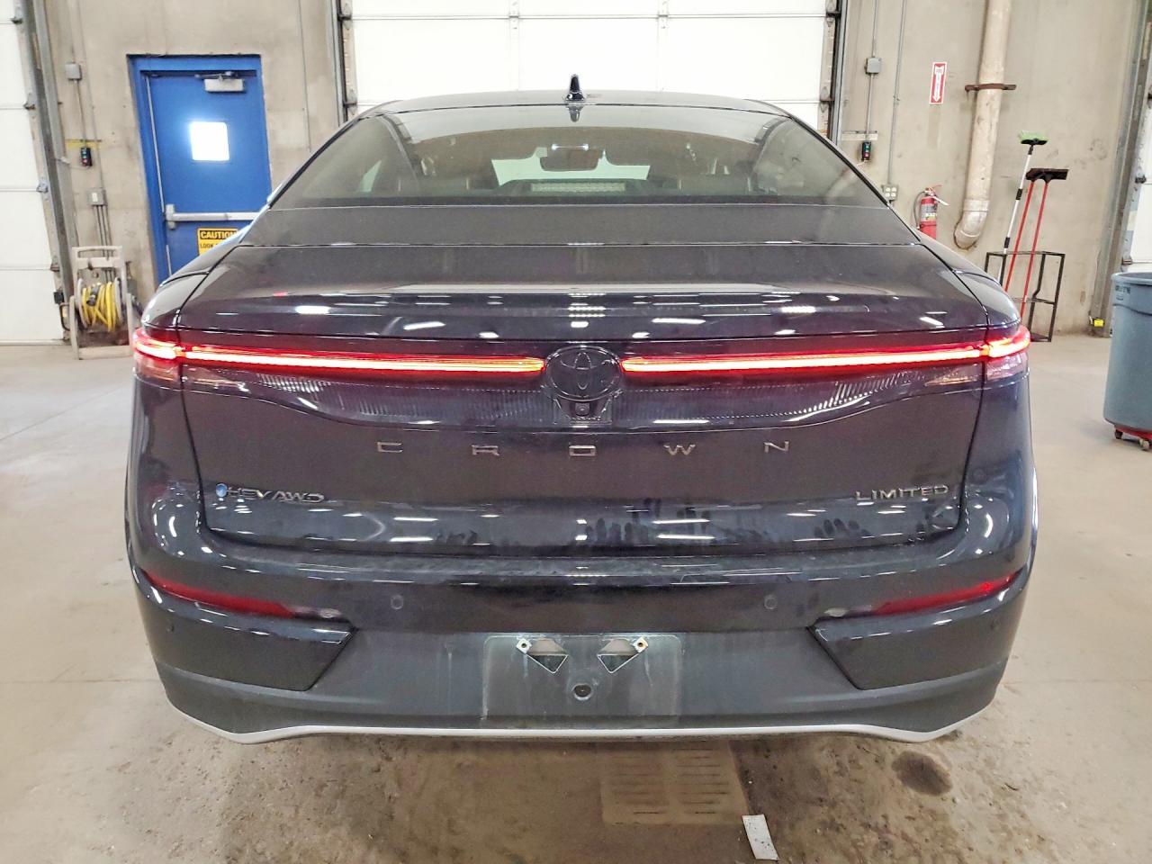 2025 Toyota Crown Nightshade - Фото 6