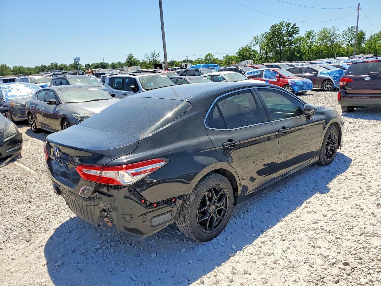 2018 Toyota Camry Le - Image 3