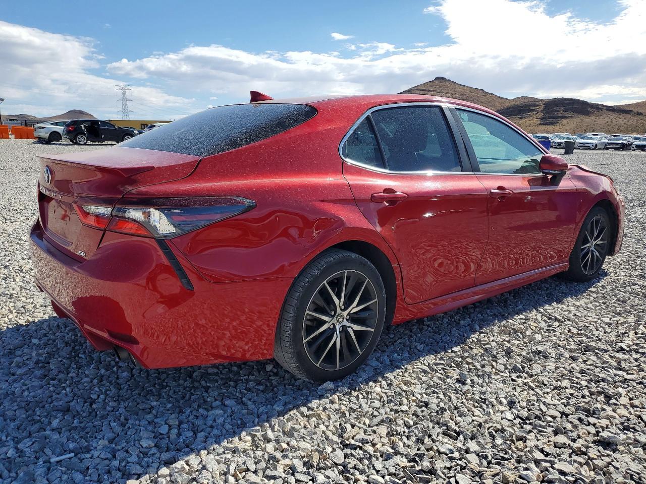 2022 Toyota Camry Se - Image 3