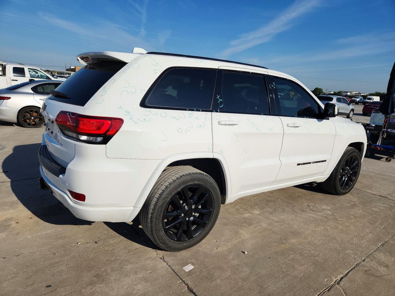 2022 Jeep Grand Cherokee Laredo E - Фото 3