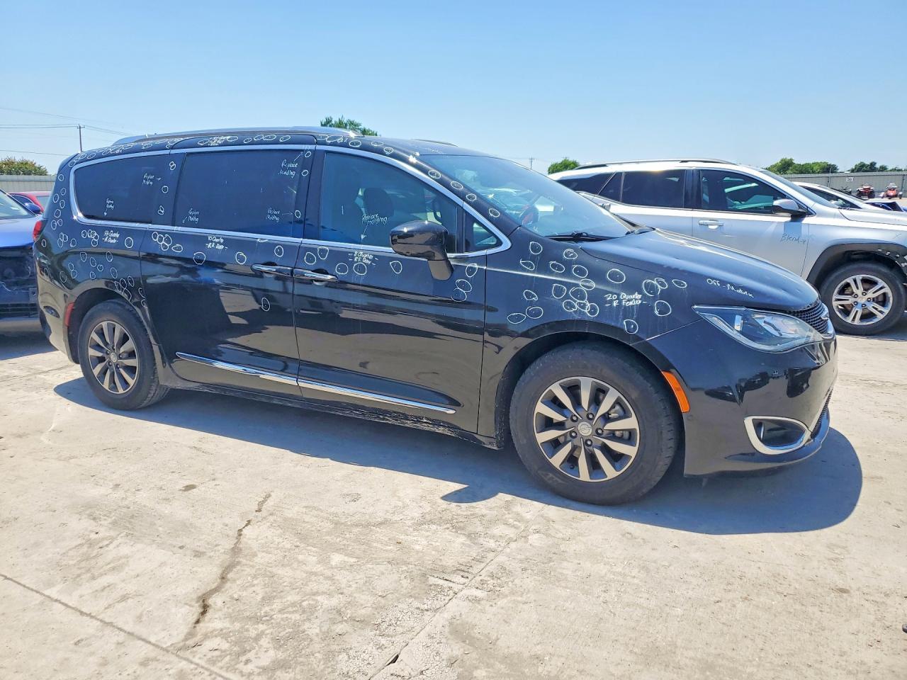 2020 Chrysler Pacifica Touring L Plus - Фото 4