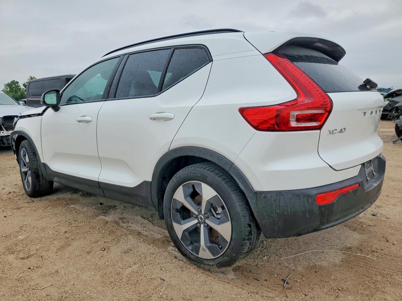 2026 Volvo Xc40 Plus - Image 2