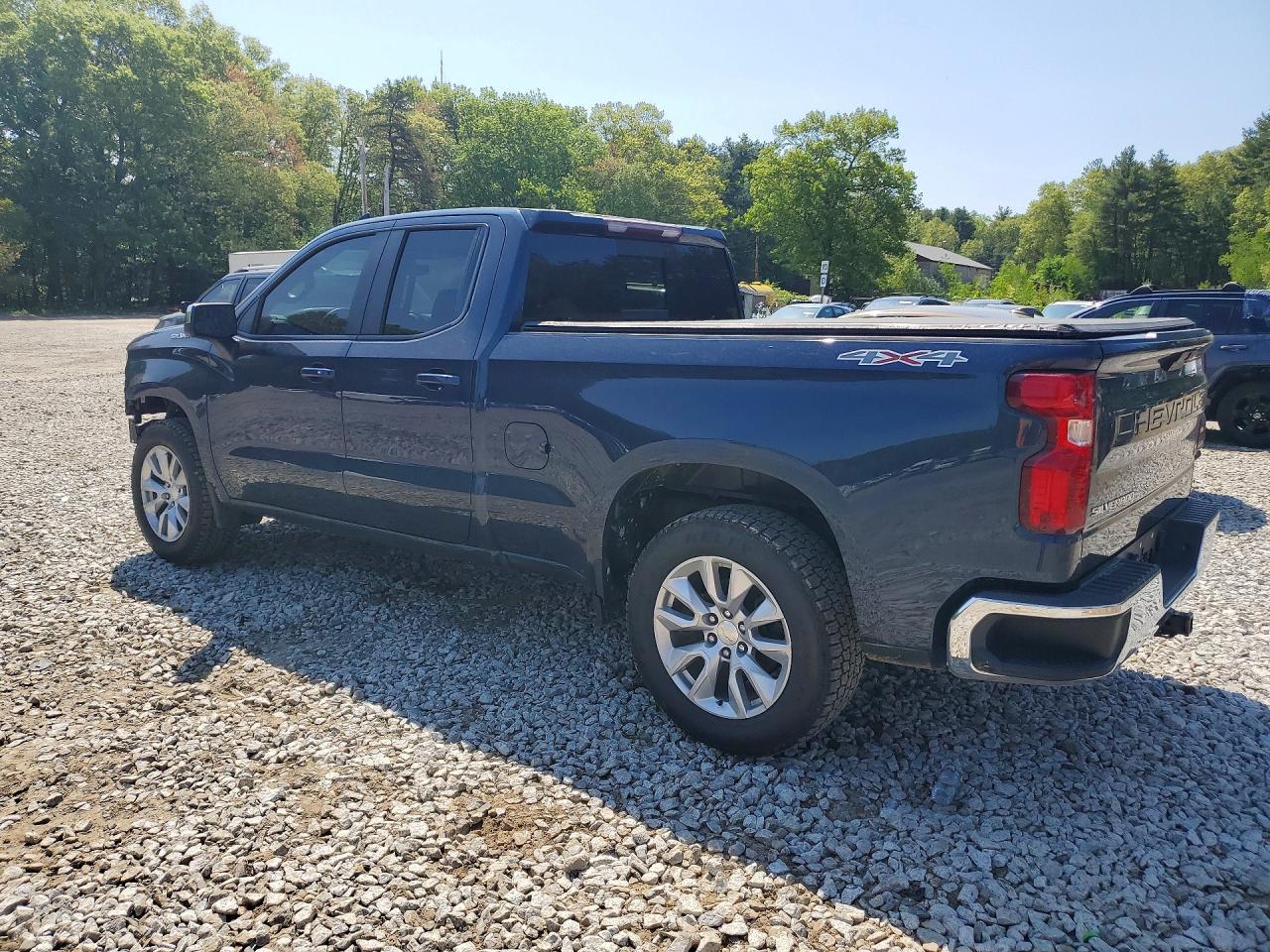 2020 Chevrolet Silverado K1500 Lt - Image 2