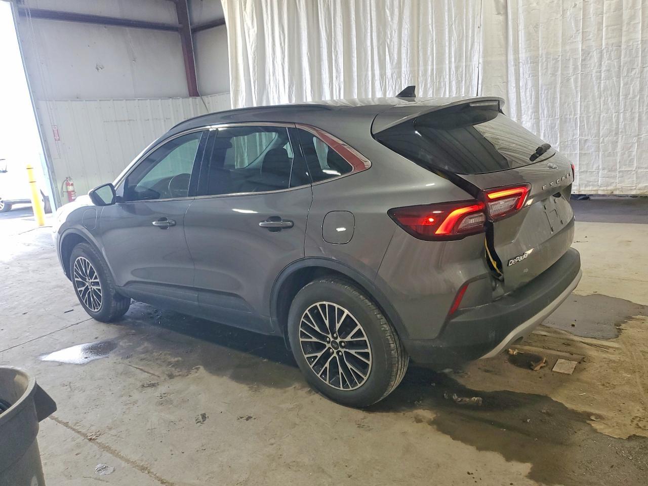 2025 Ford Escape - Image 2