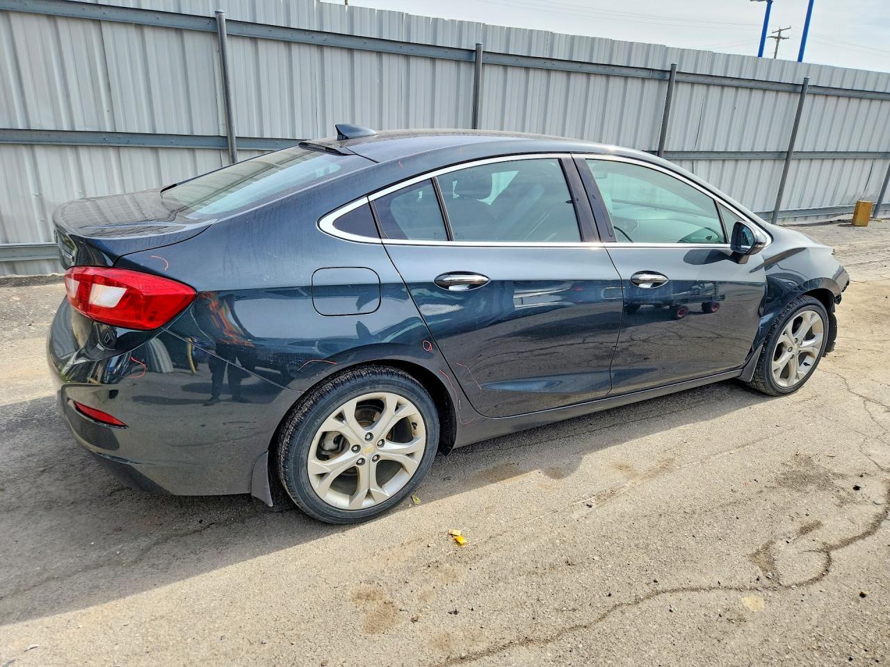 2017 Chevrolet Cruze Premier - Image 3
