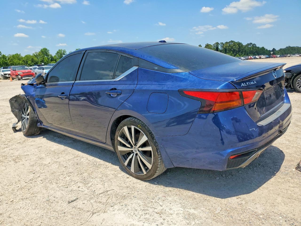 2022 Nissan Altima Sr - Image 2