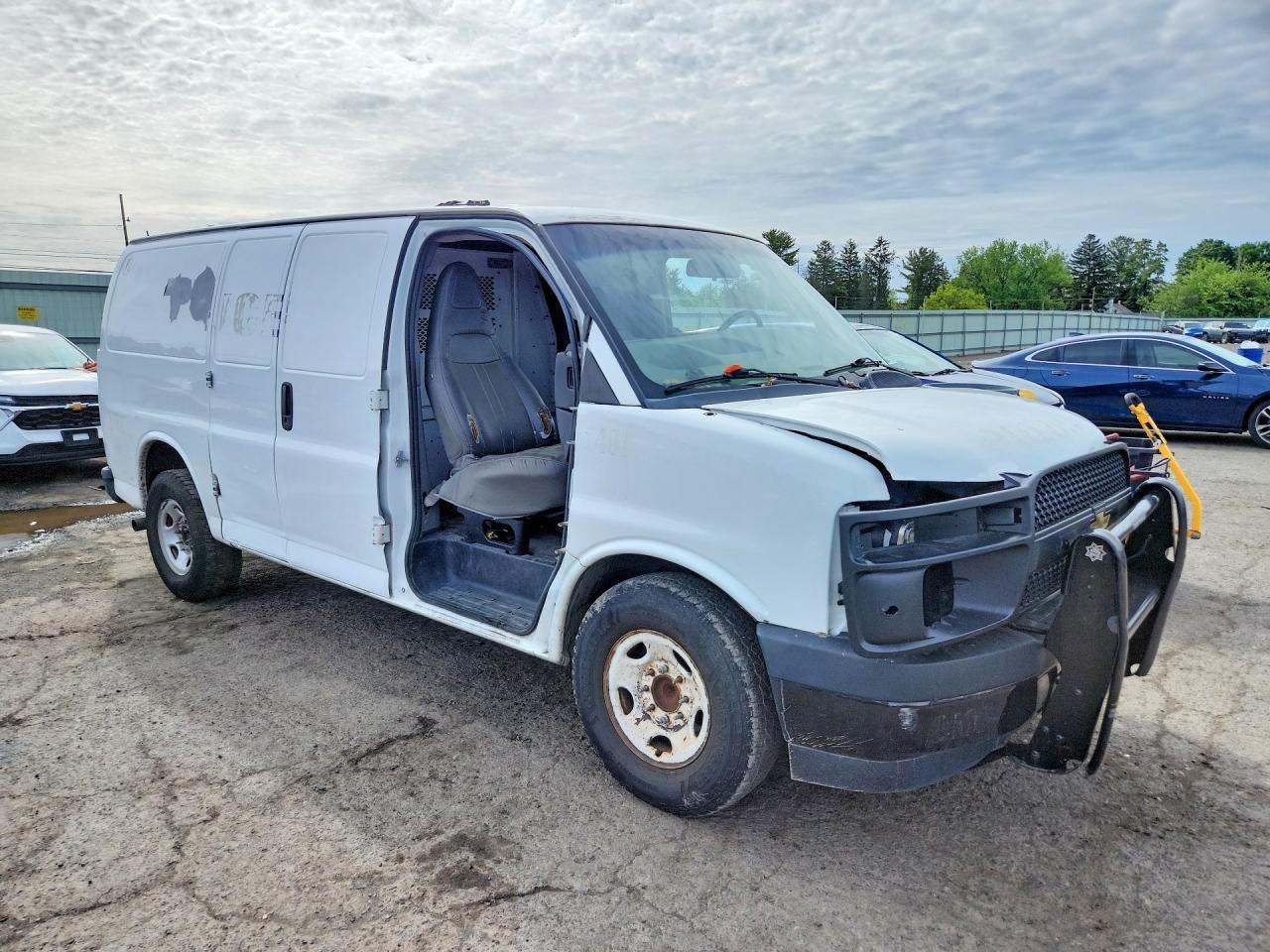 2017 Chevrolet Express 2500 Prisoner Transport Van - Image 4