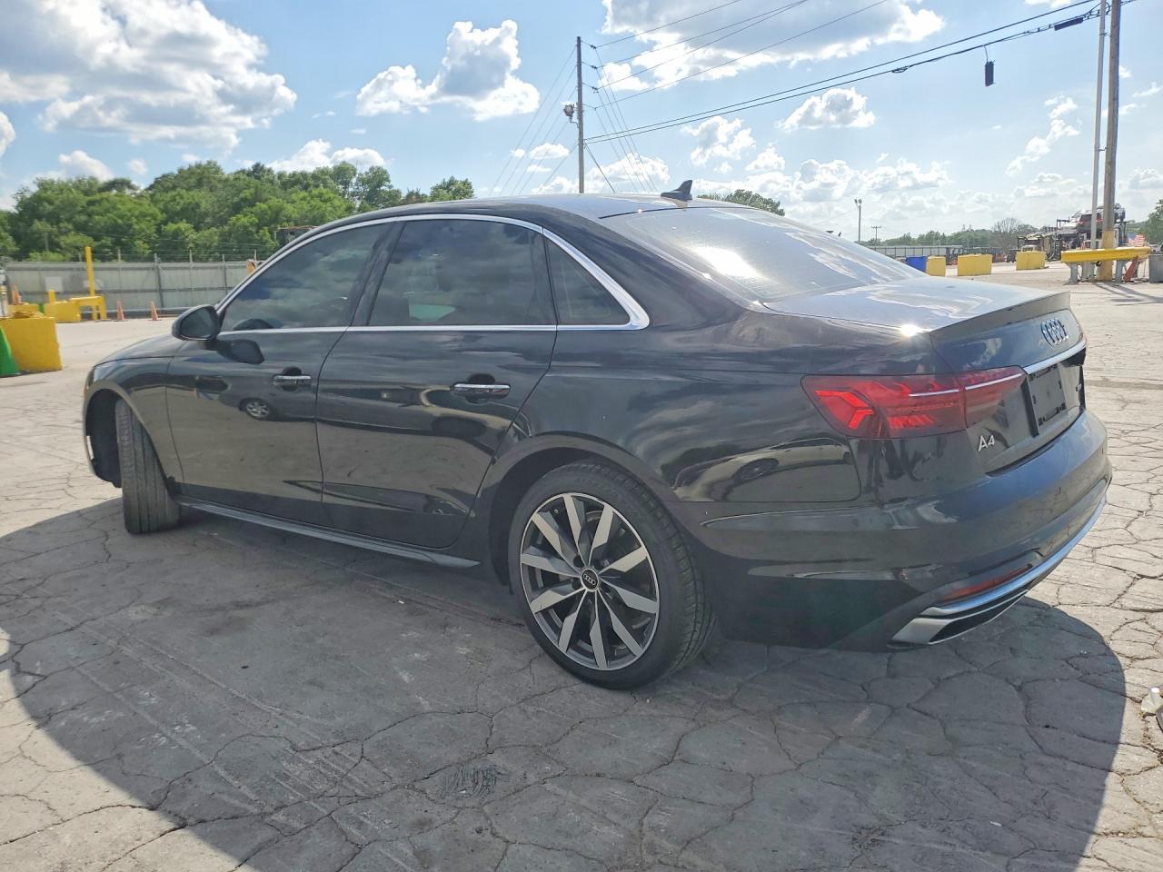 2021 Audi A4 Premium 40 - Фото 2