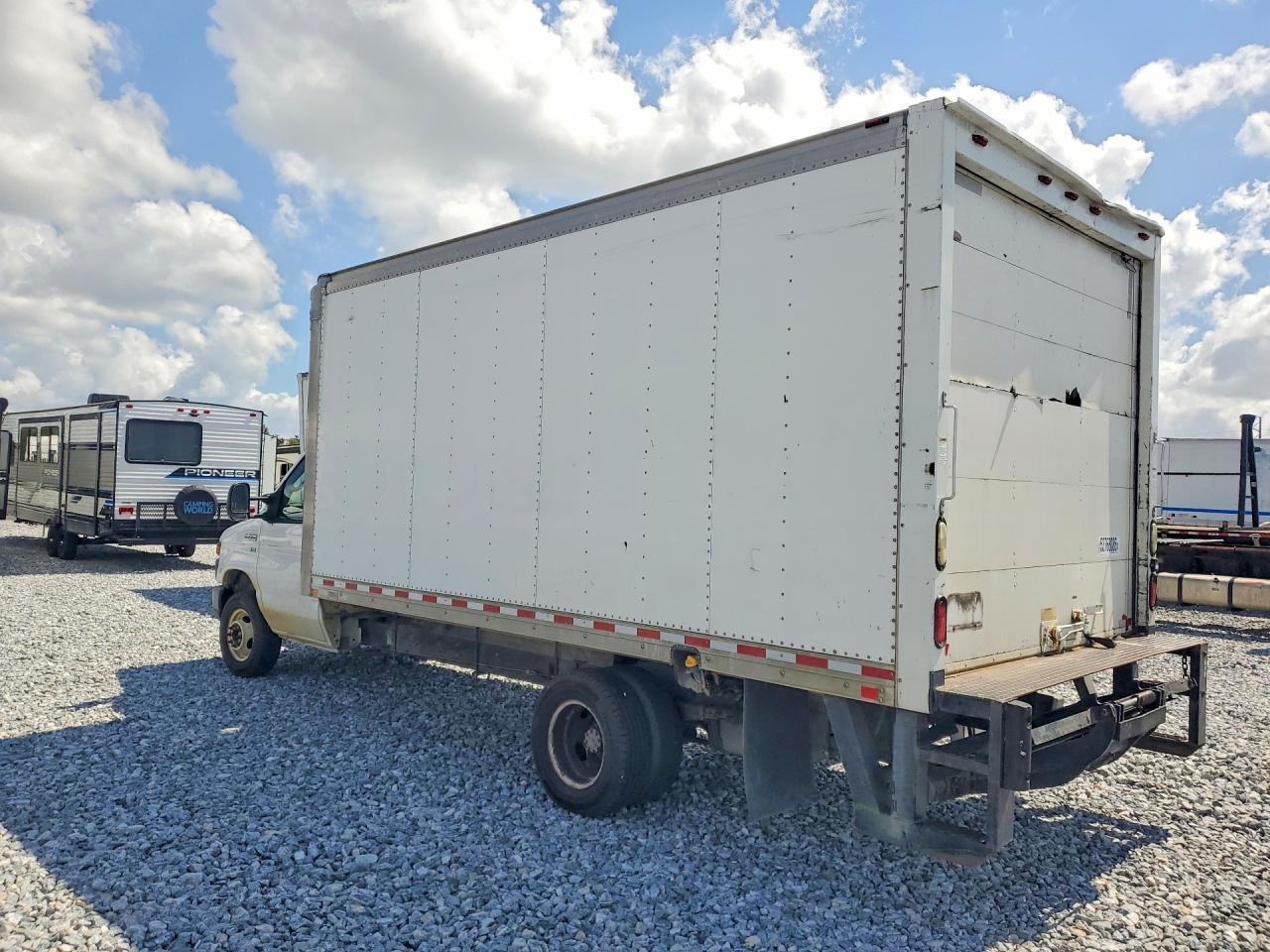 2016 Ford E350 Box Truck - Image 2