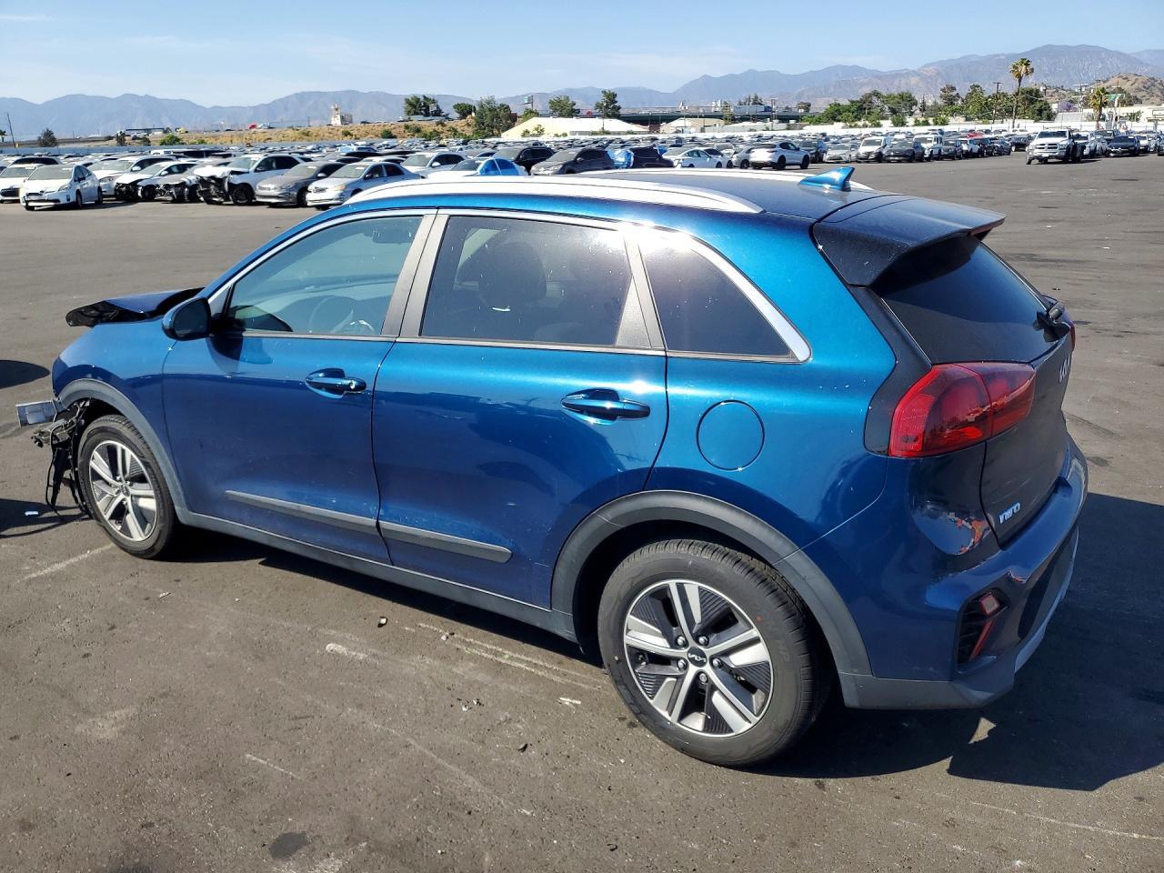 2022 Kia Niro Lxs - Image 2