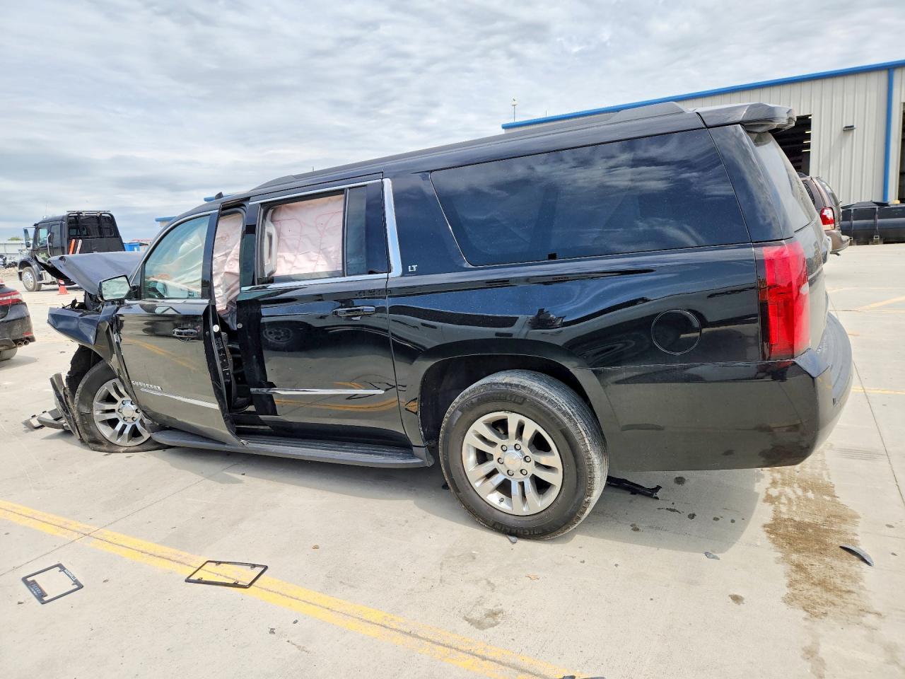 2020 Chevrolet Suburban K1500 Lt - Image 2