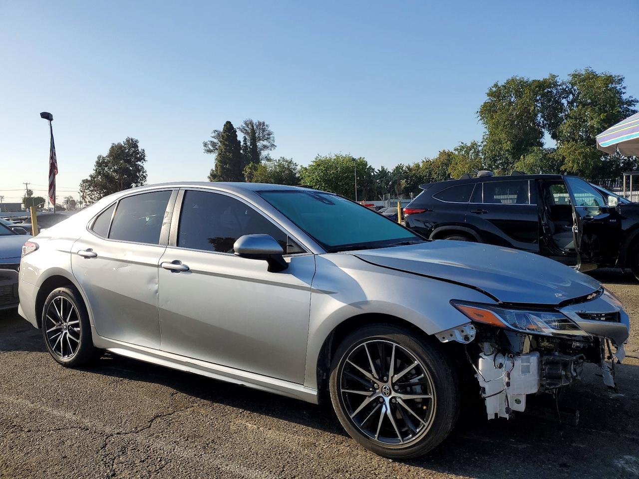 2021 Toyota Camry Se - Фото 4