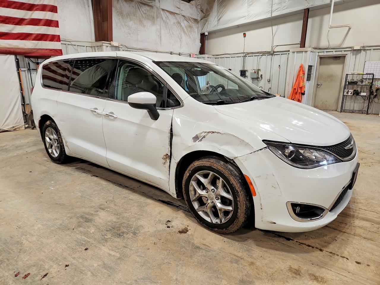 2017 Chrysler Pacifica Touring L - Фото 4