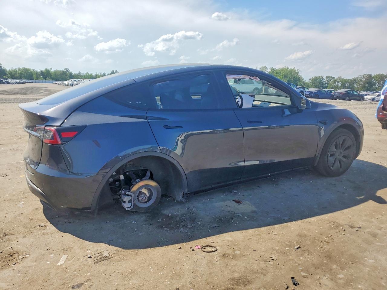 2025 Tesla Model Y - Image 3