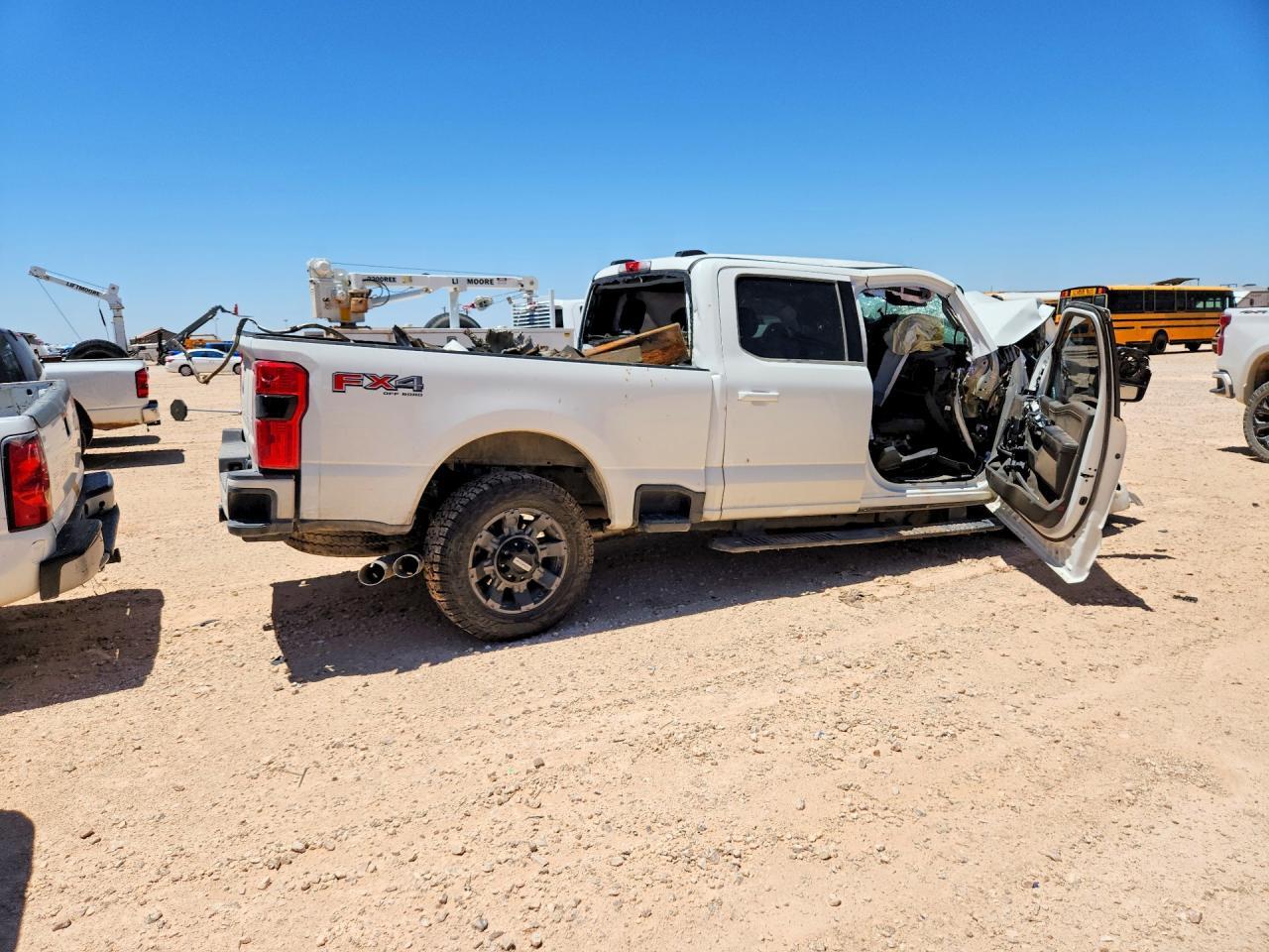 2023 Ford F250 Super Duty - Фото 3