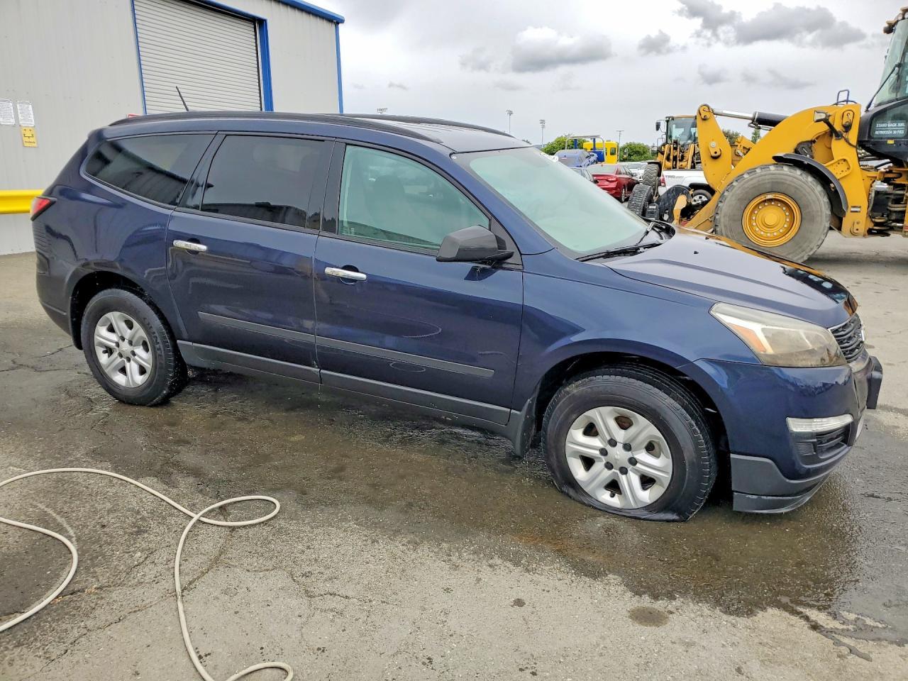 2016 Chevrolet Traverse Ls - Image 4