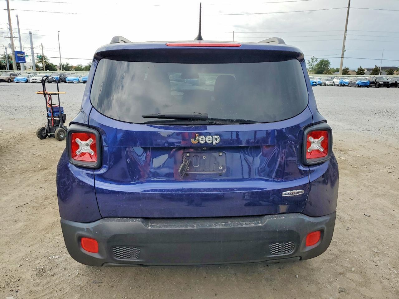 2017 Jeep Renegade Latitude - Image 6
