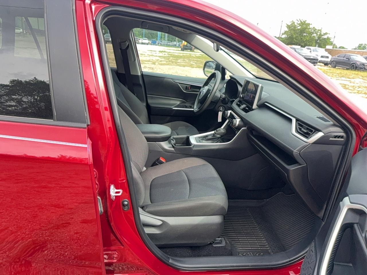 2024 Toyota Rav4 Le - Image 5