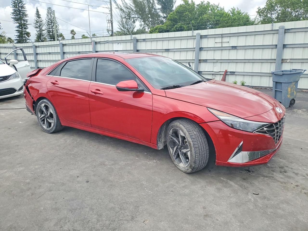 2023 Hyundai Elantra Limited - Image 4