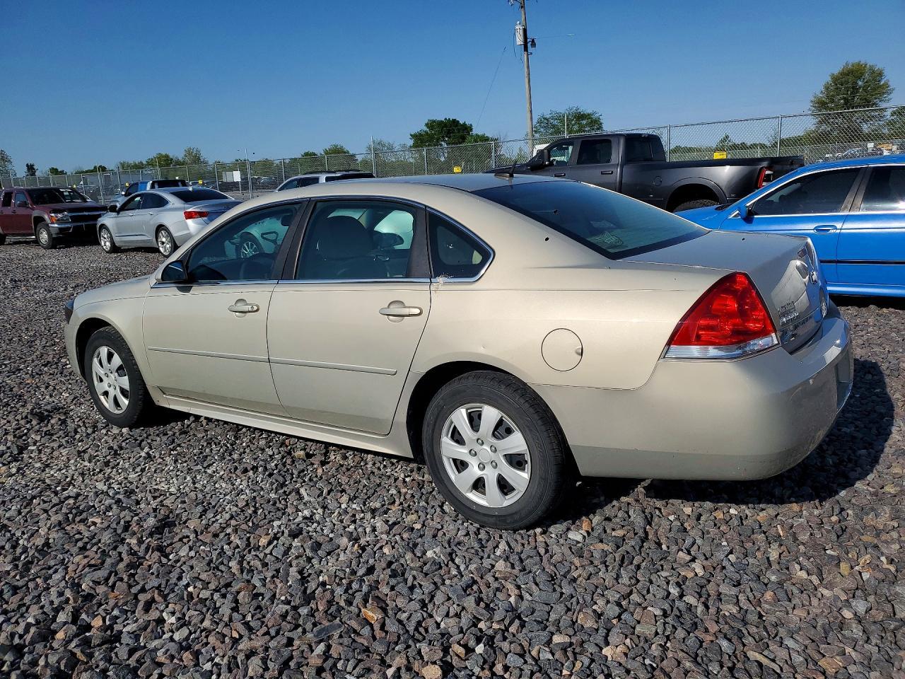 2010 Chevrolet Impala Ls - Фото 2